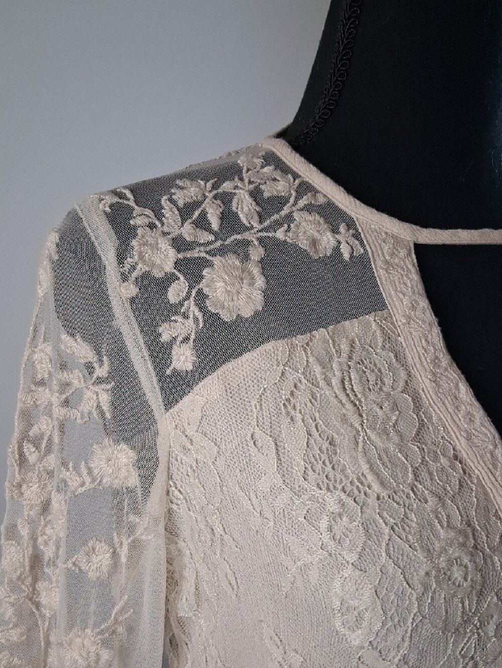 American Eagle Outfitters Cream Lace Peasant Tunic - Picture 3 of 9